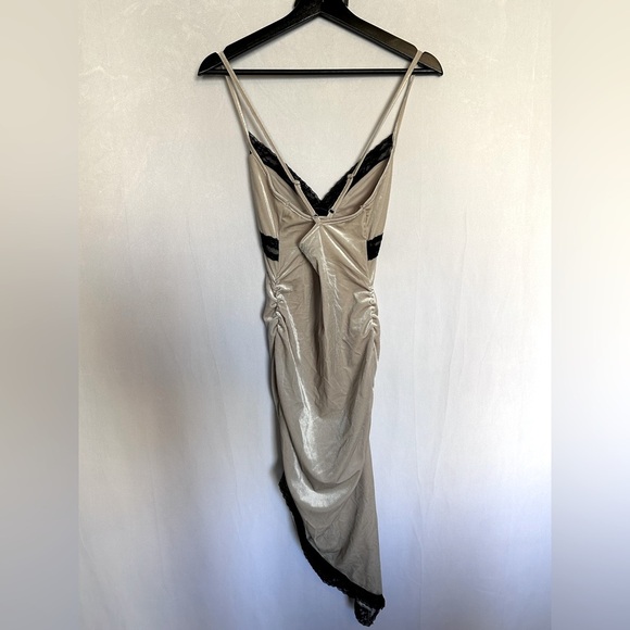 Forever 21 Velvet & Lace Asymmetrical Spaghetti Strap Dress Nude & Black Small - Picture 2 of 4